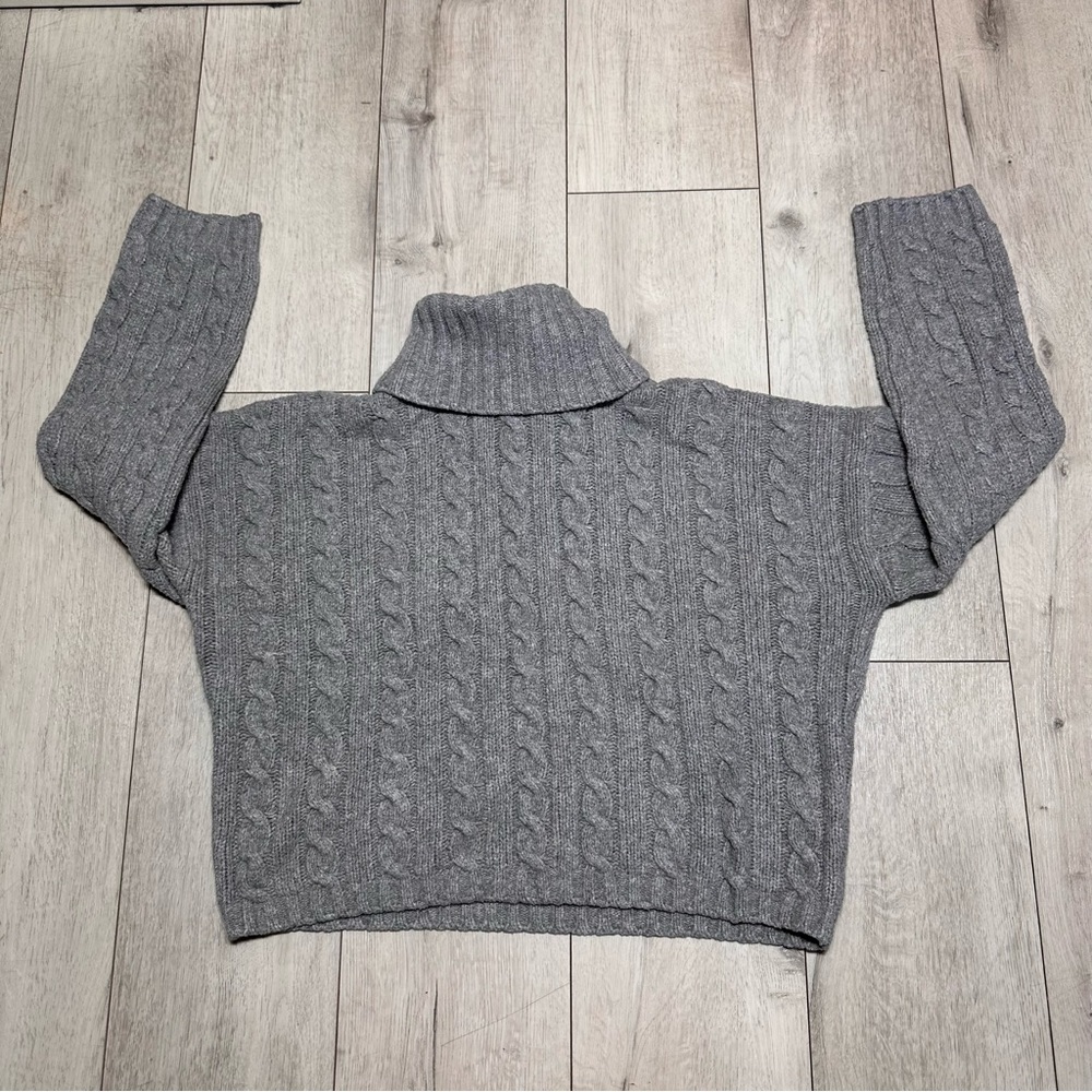 Abercrombie & Fitch Charcoal Cable Knit Turtleneck Sweater Womenās cozy pullover